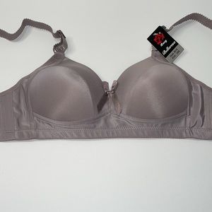 Push Up Light Padded Wireless No Wire 3 Hooks T- shirt Bra. NWT